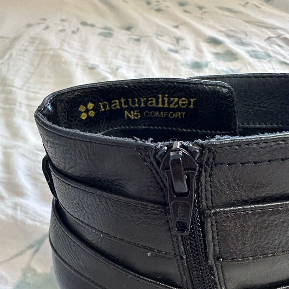 Naturalizer black ankle booties. Size 7.5. - Picture 3 of 5